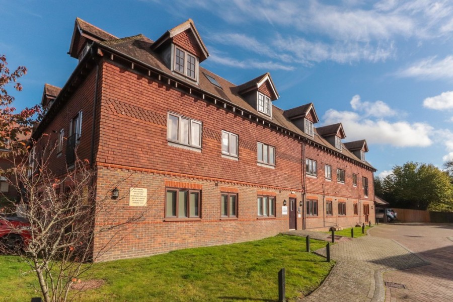 Images for First Floor Apartment in Hurst Green EAID:ef57f983cf4b2a5bbece8a930a878071 BID:1