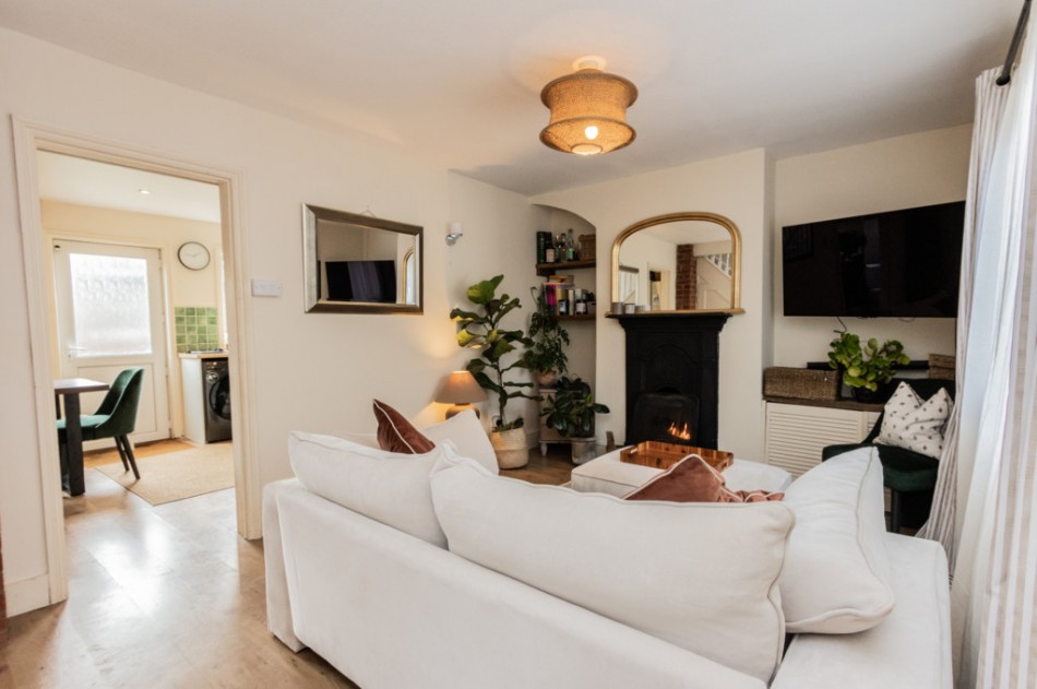 Images for Spacious Cottage With Off Road Parking In Sandhurst EAID:ef57f983cf4b2a5bbece8a930a878071 BID:1