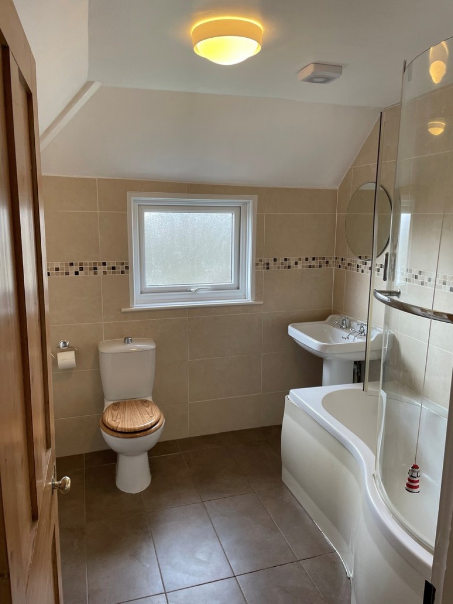 Images for Spacious Cottage With Off Road Parking In Sandhurst EAID:ef57f983cf4b2a5bbece8a930a878071 BID:1