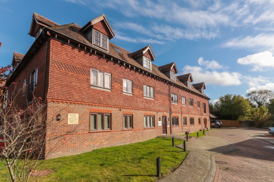 Images for Ground Floor Flat in Hurst Green EAID:ef57f983cf4b2a5bbece8a930a878071 BID:1