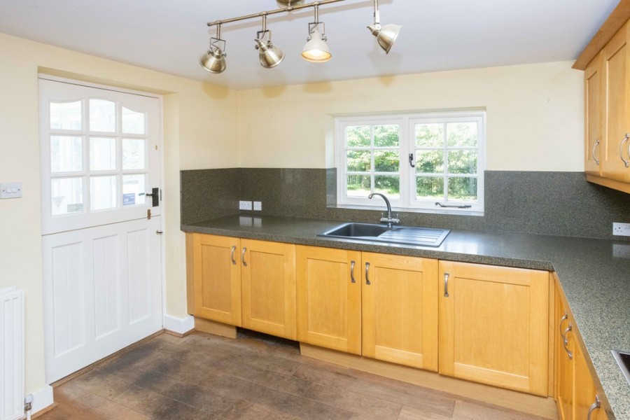 Images for Available With No Chain in Hawkhurst EAID:ef57f983cf4b2a5bbece8a930a878071 BID:1