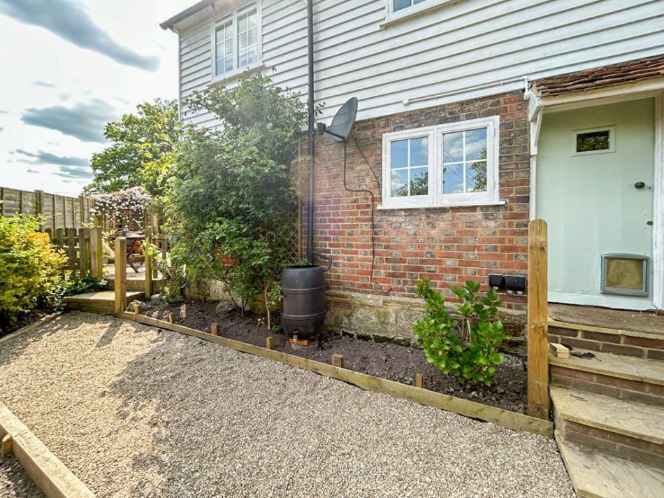Images for Three Bedroom Cottage In Kilndown EAID:ef57f983cf4b2a5bbece8a930a878071 BID:1