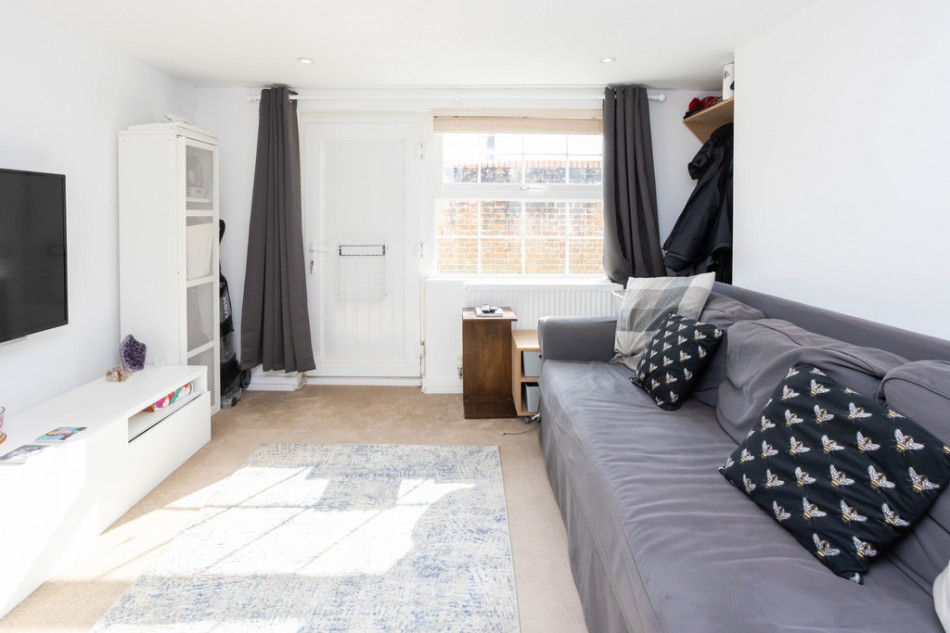 Images for A Very Short Stroll to Cranbrook High Street EAID:ef57f983cf4b2a5bbece8a930a878071 BID:1