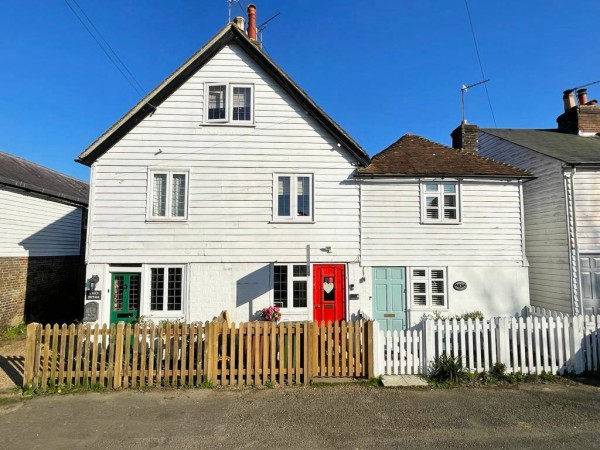 Located On The Quieter Moor Side Of The Village - EAID:ef57f983cf4b2a5bbece8a930a878071, BID:1