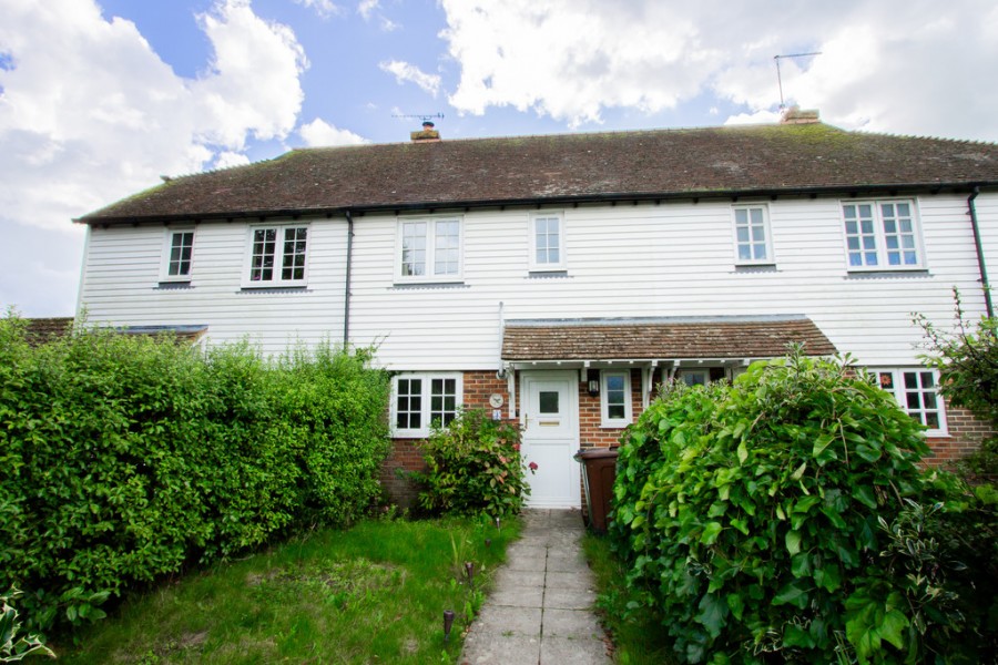 Images for Three Bedroom Family Home In Staplecross EAID:ef57f983cf4b2a5bbece8a930a878071 BID:1