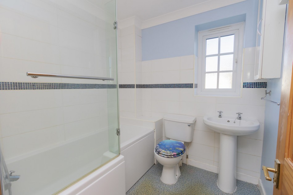 Images for Three Bedroom Family Home In Staplecross EAID:ef57f983cf4b2a5bbece8a930a878071 BID:1
