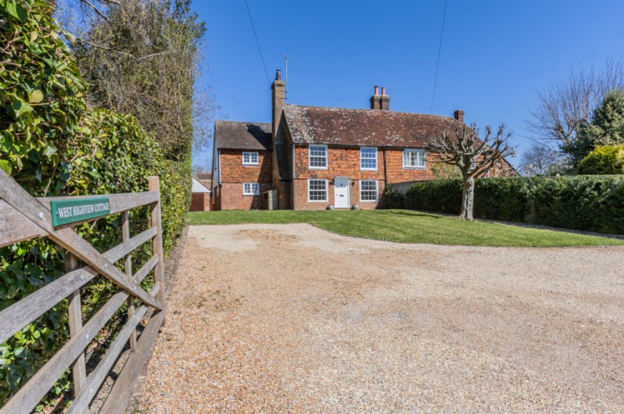 Images for Stunning Cottage In The Heart Of Sandhurst EAID:ef57f983cf4b2a5bbece8a930a878071 BID:1