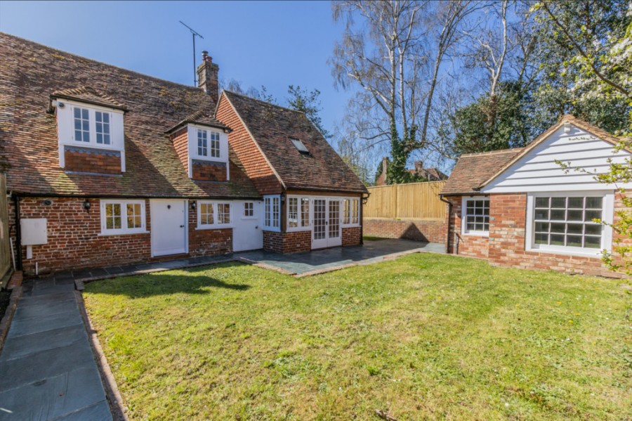 Images for Stunning Cottage In The Heart Of Sandhurst EAID:ef57f983cf4b2a5bbece8a930a878071 BID:1