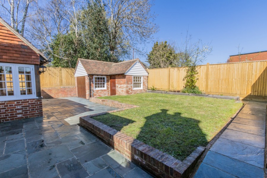 Images for Stunning Cottage In The Heart Of Sandhurst EAID:ef57f983cf4b2a5bbece8a930a878071 BID:1