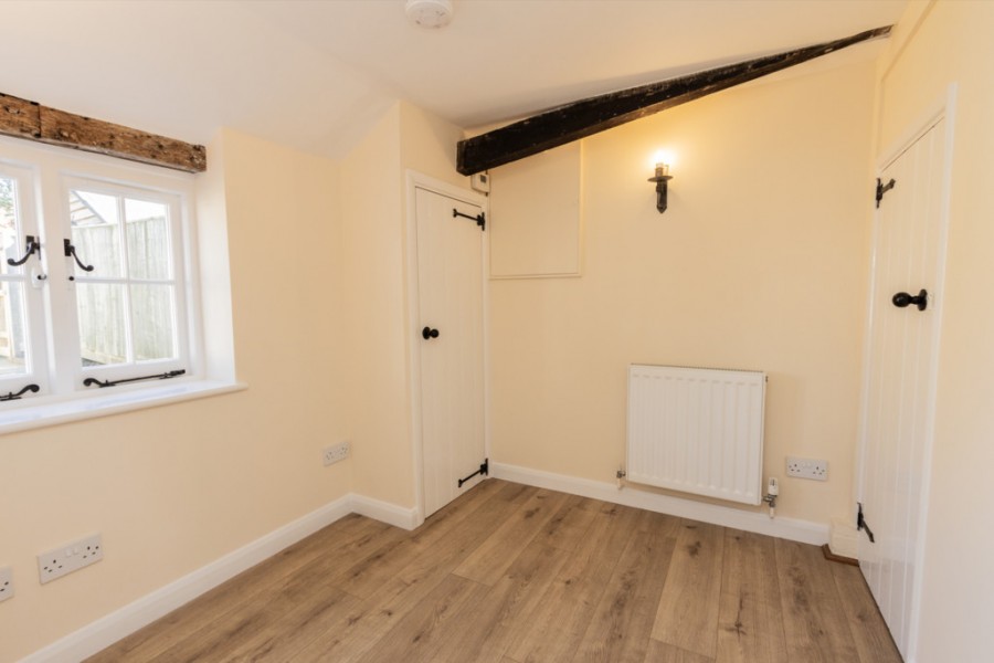 Images for Stunning Cottage In The Heart Of Sandhurst EAID:ef57f983cf4b2a5bbece8a930a878071 BID:1