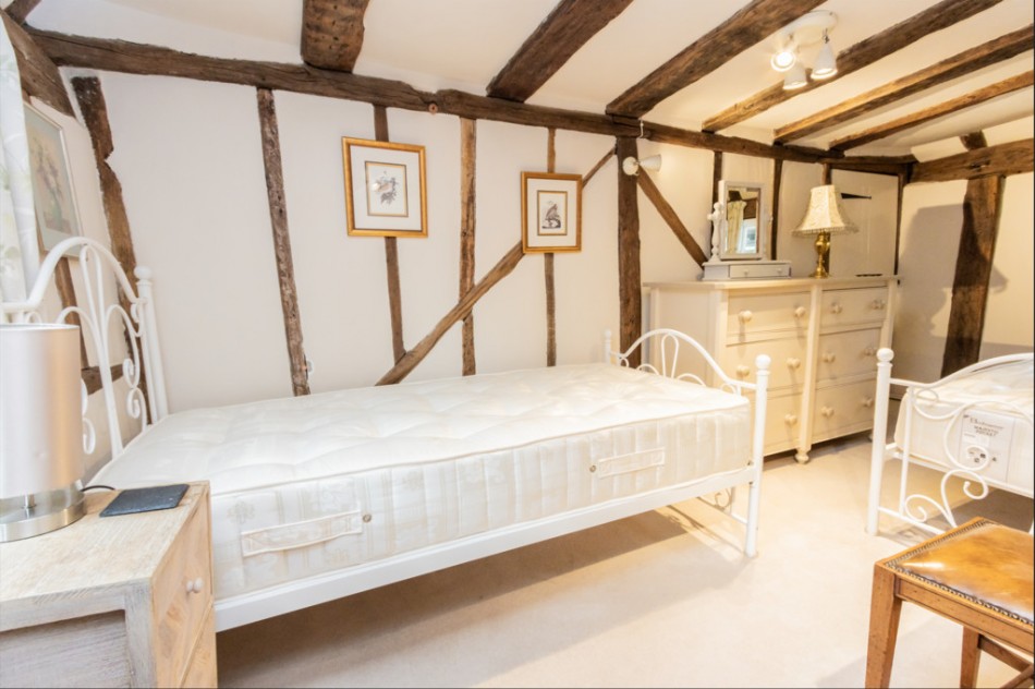 Images for Four Bedroom Cottage In The Heart Of Biddenden EAID:ef57f983cf4b2a5bbece8a930a878071 BID:1