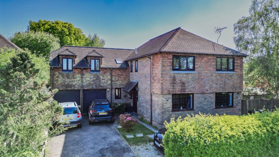 Images for A 1900sq.ft. Home, Available With No Onward Chain in Staplecross EAID:366206731 BID:bid