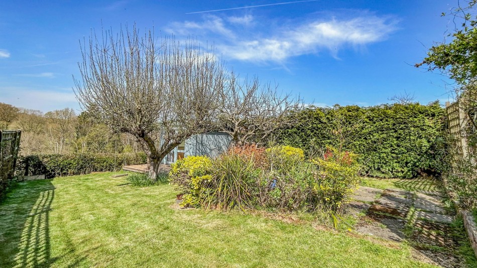 Images for With Stunning Countryside Views in Bodiam EAID:366206731 BID:bid