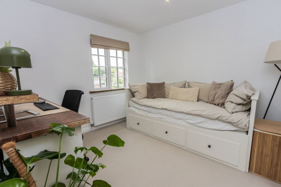 Images for Close Proximity To Marden High Street EAID:366206731 BID:bid