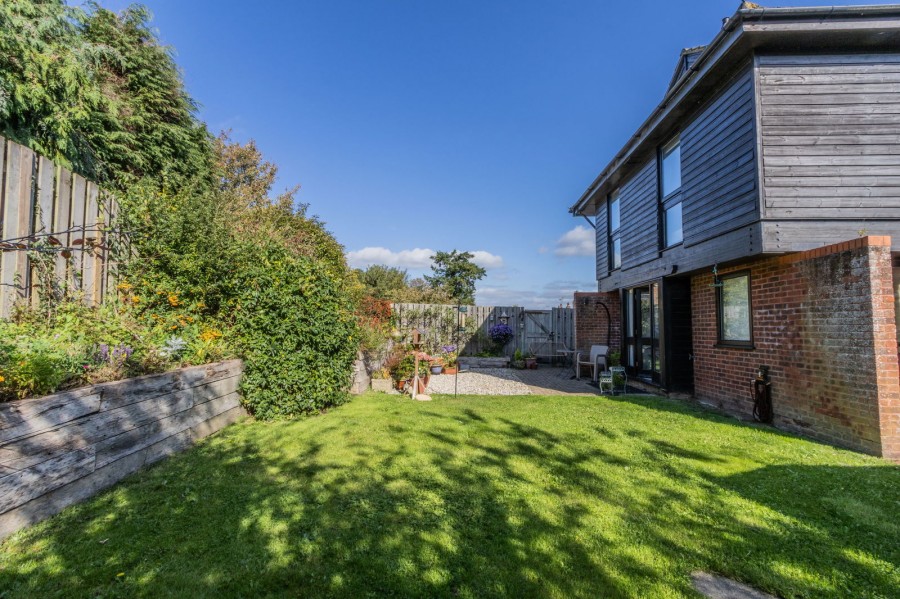 Images for Close Proximity To Cranbrook High Street EAID:366206731 BID:bid