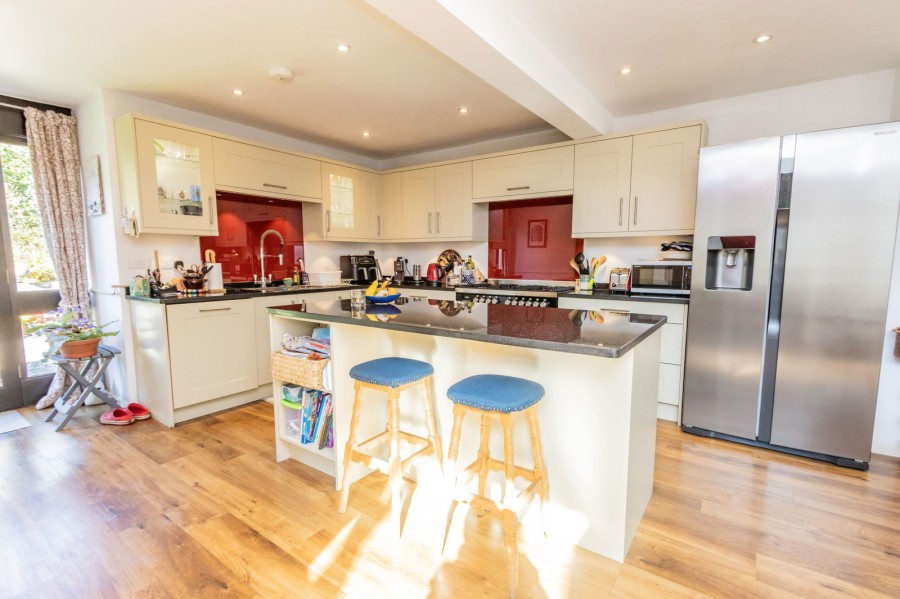 Images for Close Proximity To Cranbrook High Street EAID:366206731 BID:bid