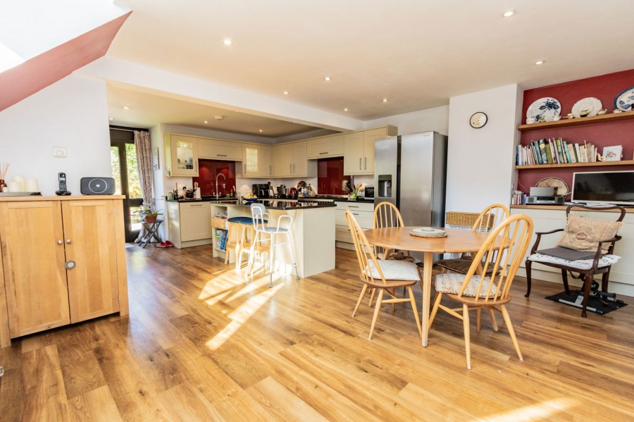 Images for Close Proximity To Cranbrook High Street EAID:366206731 BID:bid