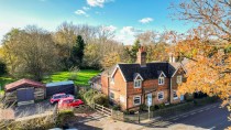 Images for 2953sqft Family Home In Hurst Green