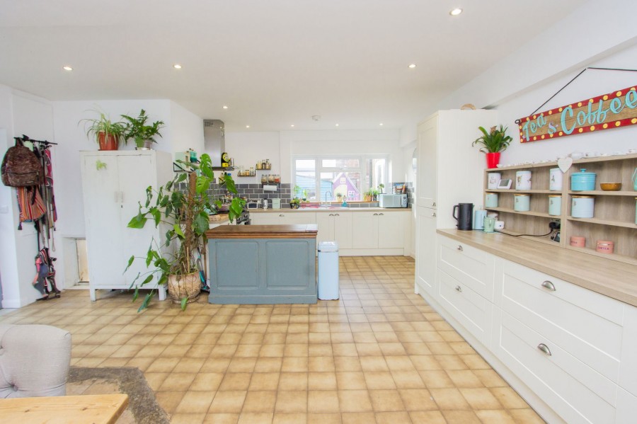 Images for 2953sqft Family Home In Hurst Green EAID:366206731 BID:bid