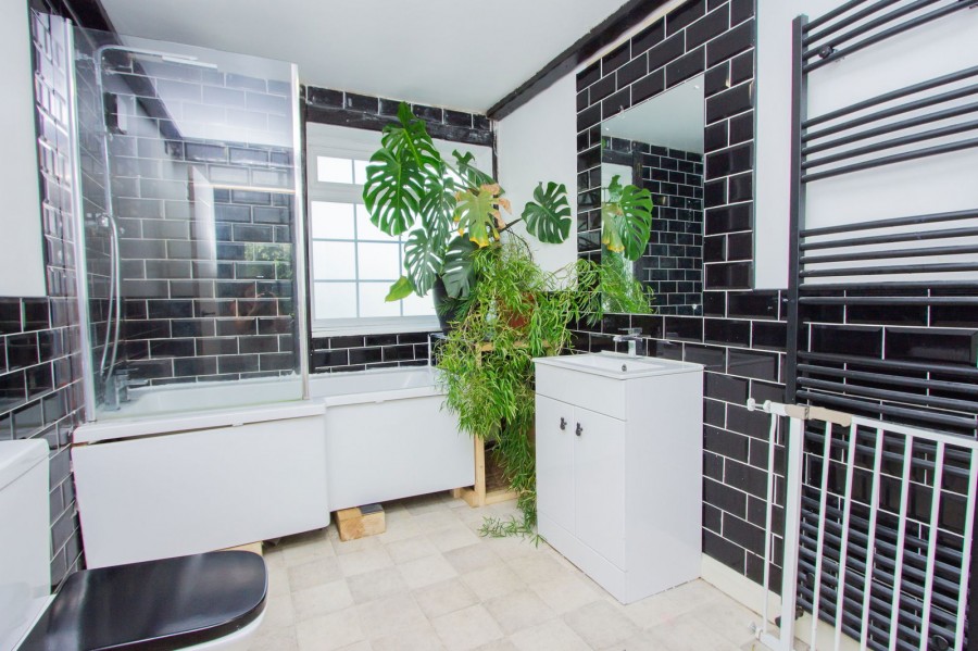 Images for 2953sqft Family Home In Hurst Green EAID:366206731 BID:bid