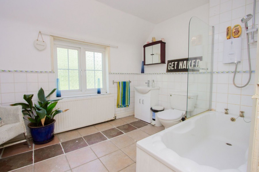 Images for 2953sqft Family Home In Hurst Green EAID:366206731 BID:bid