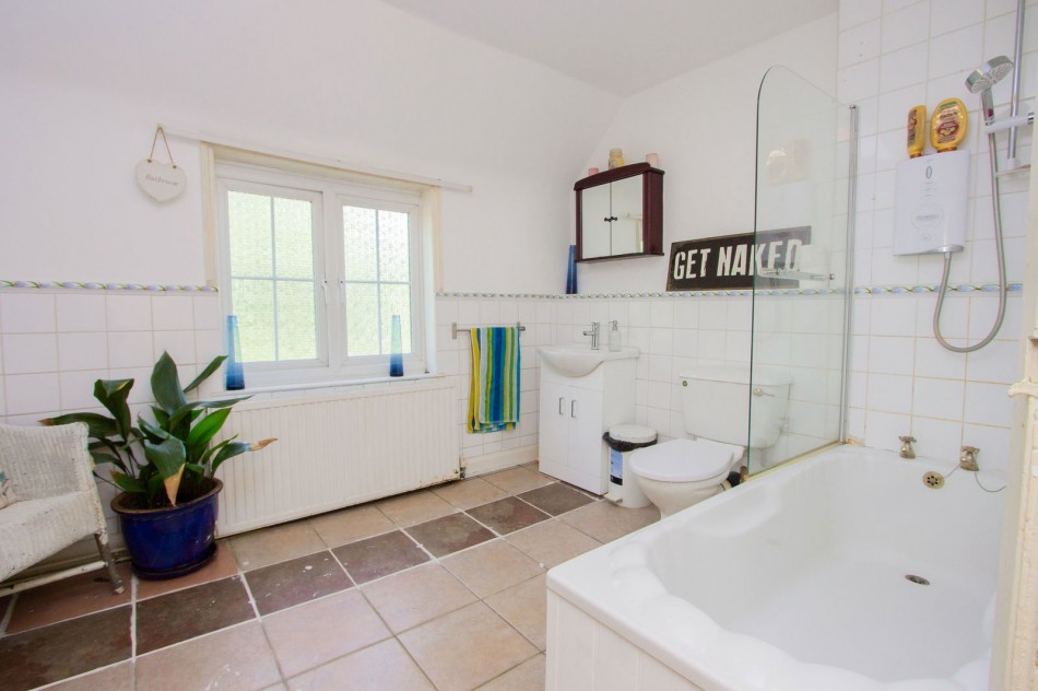 Images for 2953sqft Family Home In Hurst Green EAID:366206731 BID:bid