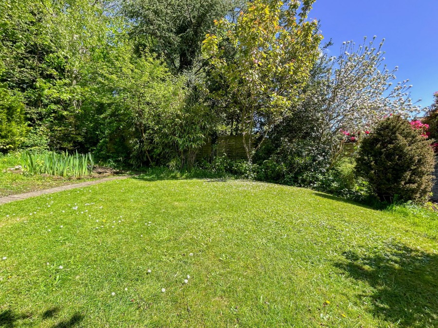 Images for No Through Road in Hurst Green EAID:366206731 BID:bid