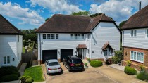 Images for With a 110 x 108 ft Garden in Gills Green, Hawkhurst